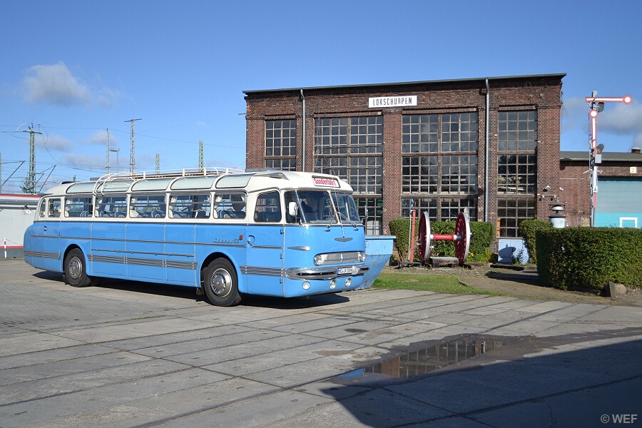 Ikarus 55 in Pasewalk vorm Lokschuppen